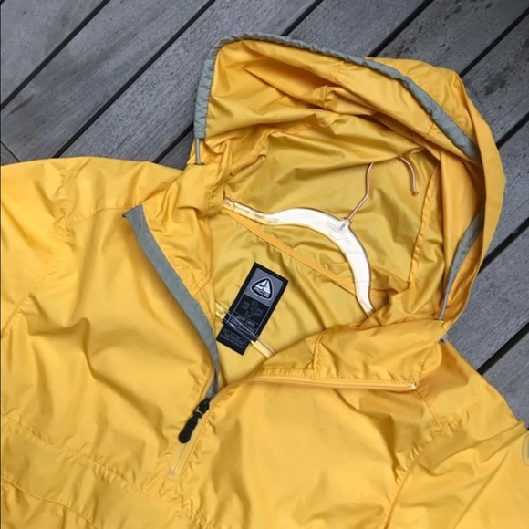 NIKE ACG3 Yellow Outer Layer Pocketed Rain Jacket - Picture 4 of 9